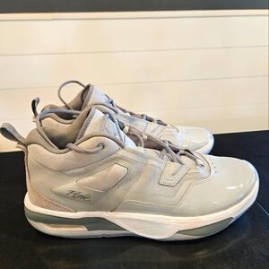 Adult Jordan Stay Loyal 3 Basketball Shoes